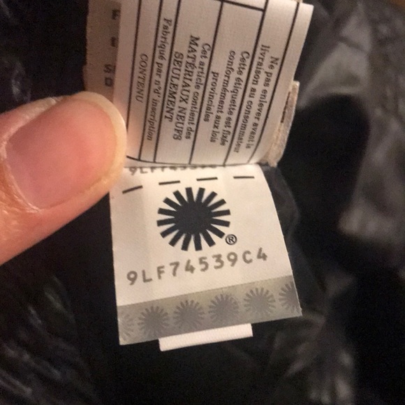 Women’s UGG ALL WEATHER BUCKET HAT W POM BLACK - Picture 6 of 7